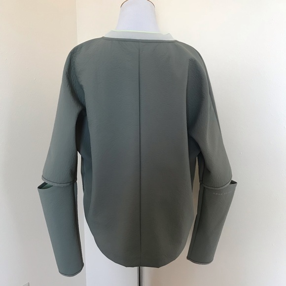 NWT Nike Women’s Sportswear Tech Pack Crew $120 - Picture 6 of 8